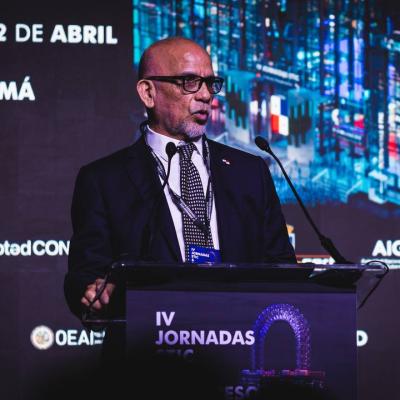 12 D. Alberto Ostia Administrador De La Autoridad Nacional Para La Innovacion Gubernamental
